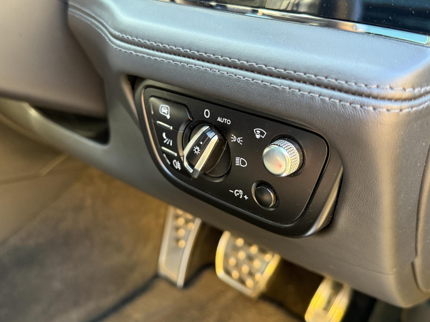 Bentley Bentayga 6.0 W12 SUV 5dr Petrol Auto 4WD Euro 6 (s/s) (608 ps)