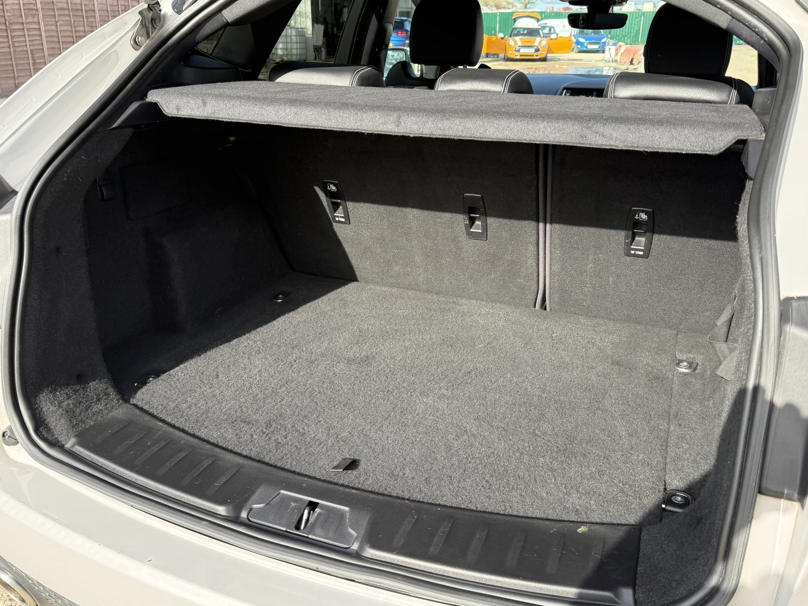 Jaguar E-PACE 2.0 D180 R-Dynamic SE SUV 5dr Diesel Auto AWD Euro 6 (s/s) (180 ps)