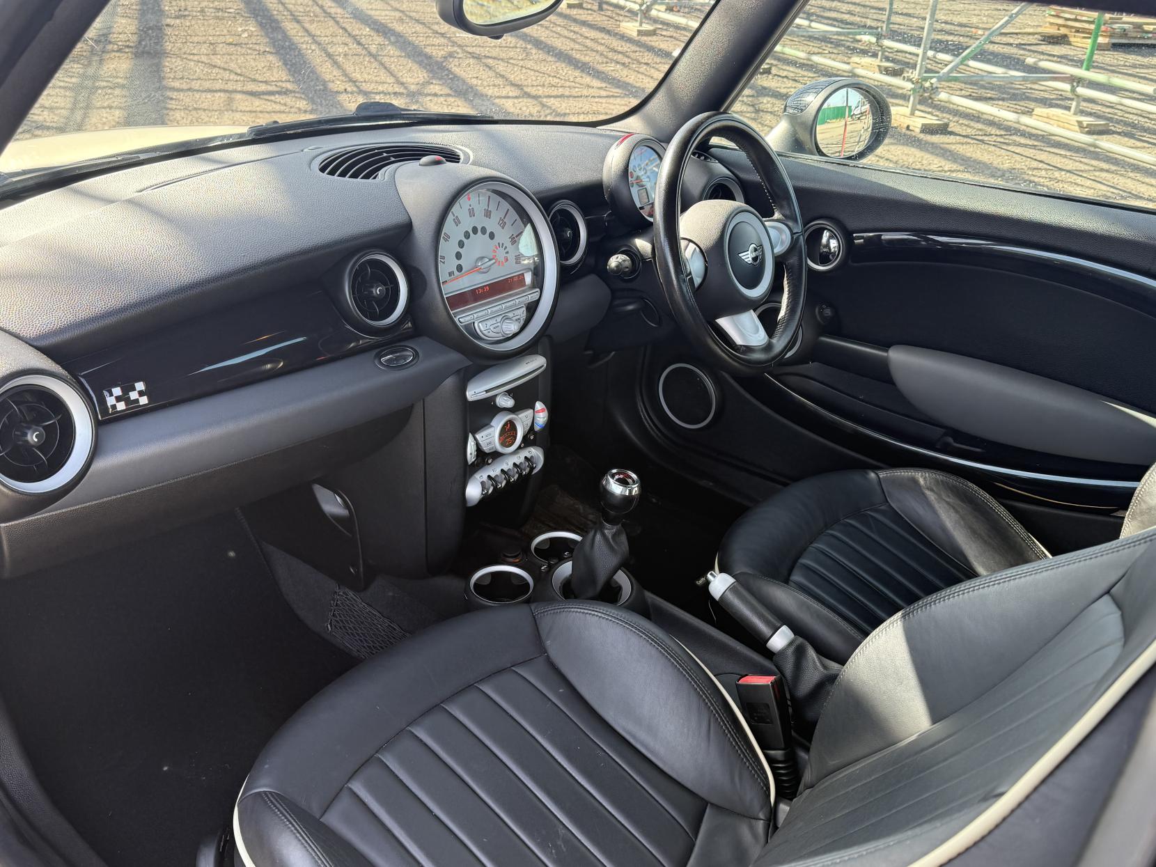 MINI Hatch 1.6 John Cooper Works Hatchback 3dr Petrol Manual Euro 4 (211 ps)