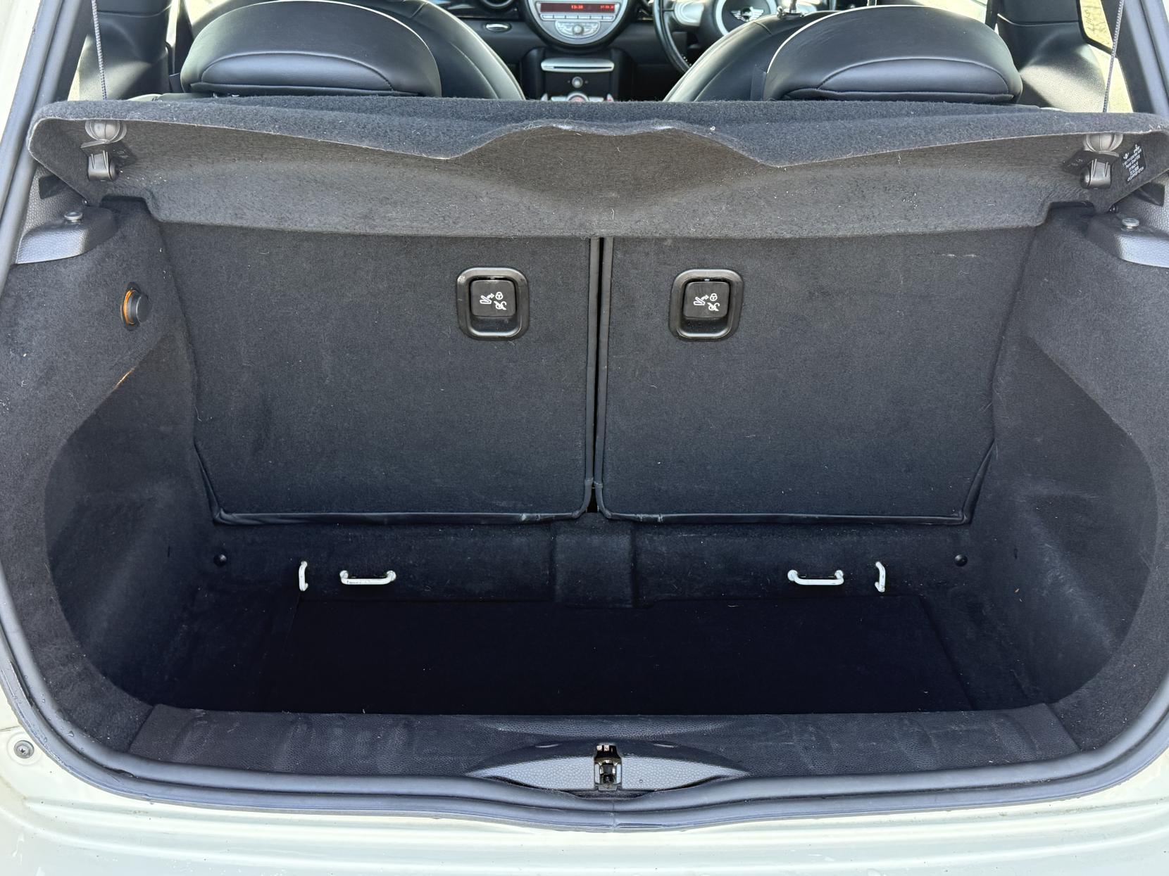 MINI Hatch 1.6 John Cooper Works Hatchback 3dr Petrol Manual Euro 4 (211 ps)