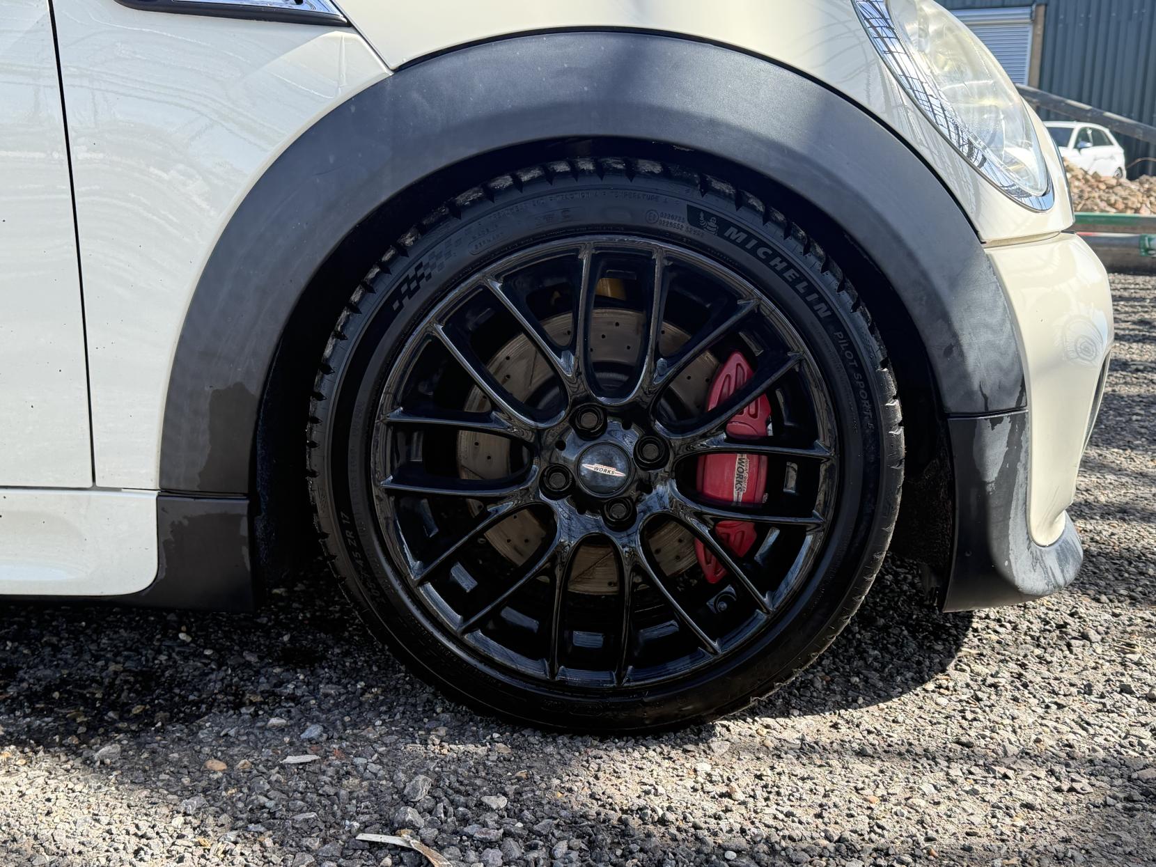 MINI Hatch 1.6 John Cooper Works Hatchback 3dr Petrol Manual Euro 4 (211 ps)