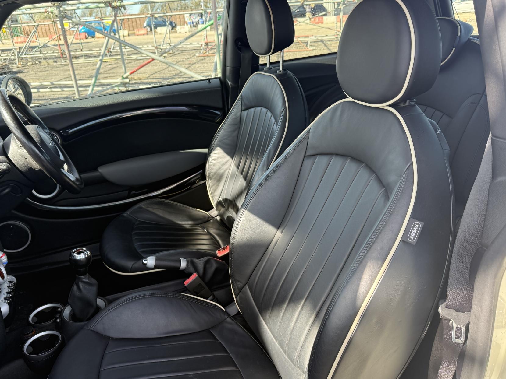 MINI Hatch 1.6 John Cooper Works Hatchback 3dr Petrol Manual Euro 4 (211 ps)